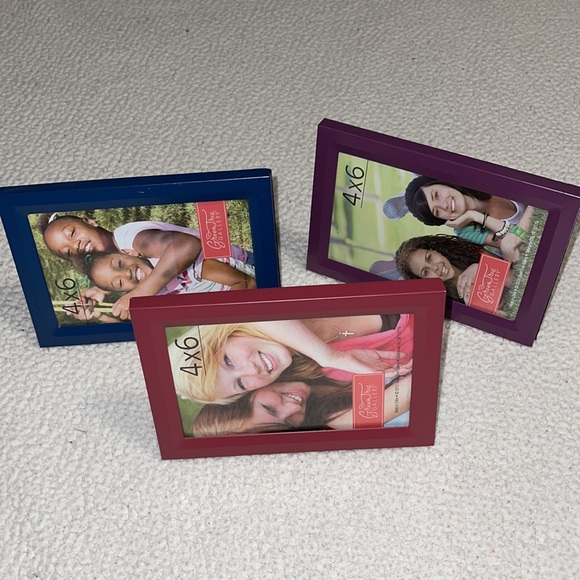 Set of three 4x6 Metal Picture Frames - Picture 4 of 4